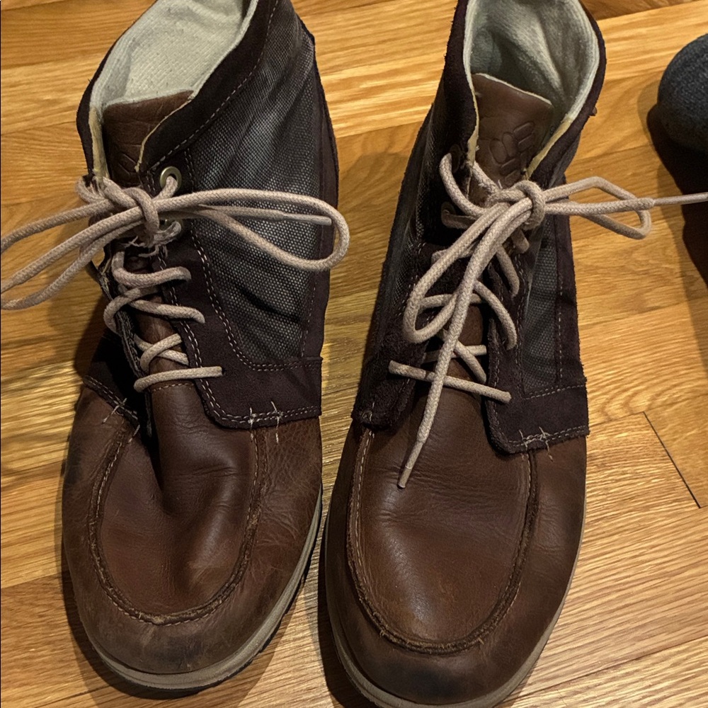 Columbia Brown Leather Chukka Boots